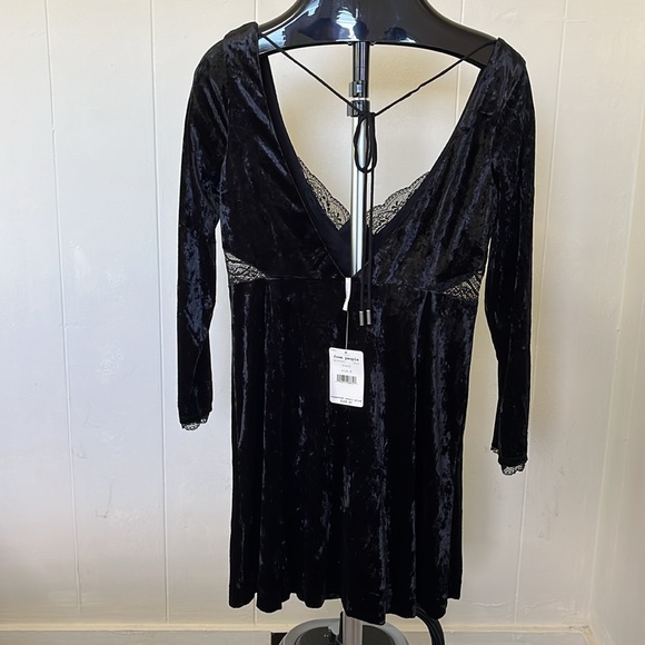NWT FREE PEOPLE KAT velvet and faux lace wrap dress size medium - Picture 10 of 11